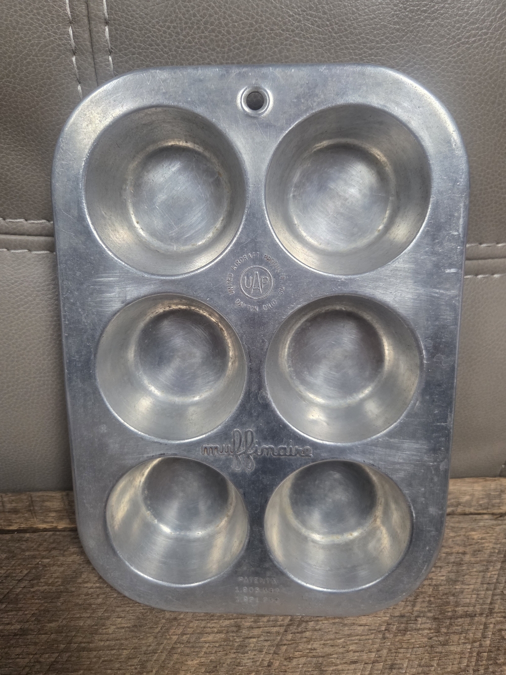 Vintage Muffinaire Aluminum 6 Cup Muffin Pan UAP Dayton Ohio Aire-Ware Tin